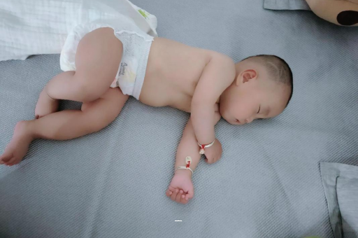 邹平宝宝脚心出汗怎么回事